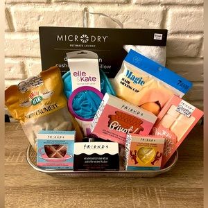 Awesome ‘Friends’ Themed Spa Gift Basket